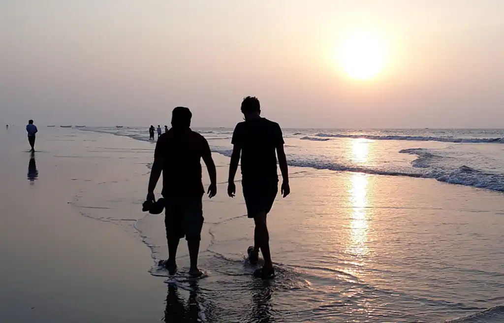 People walking in Digha Beach in West Bengal